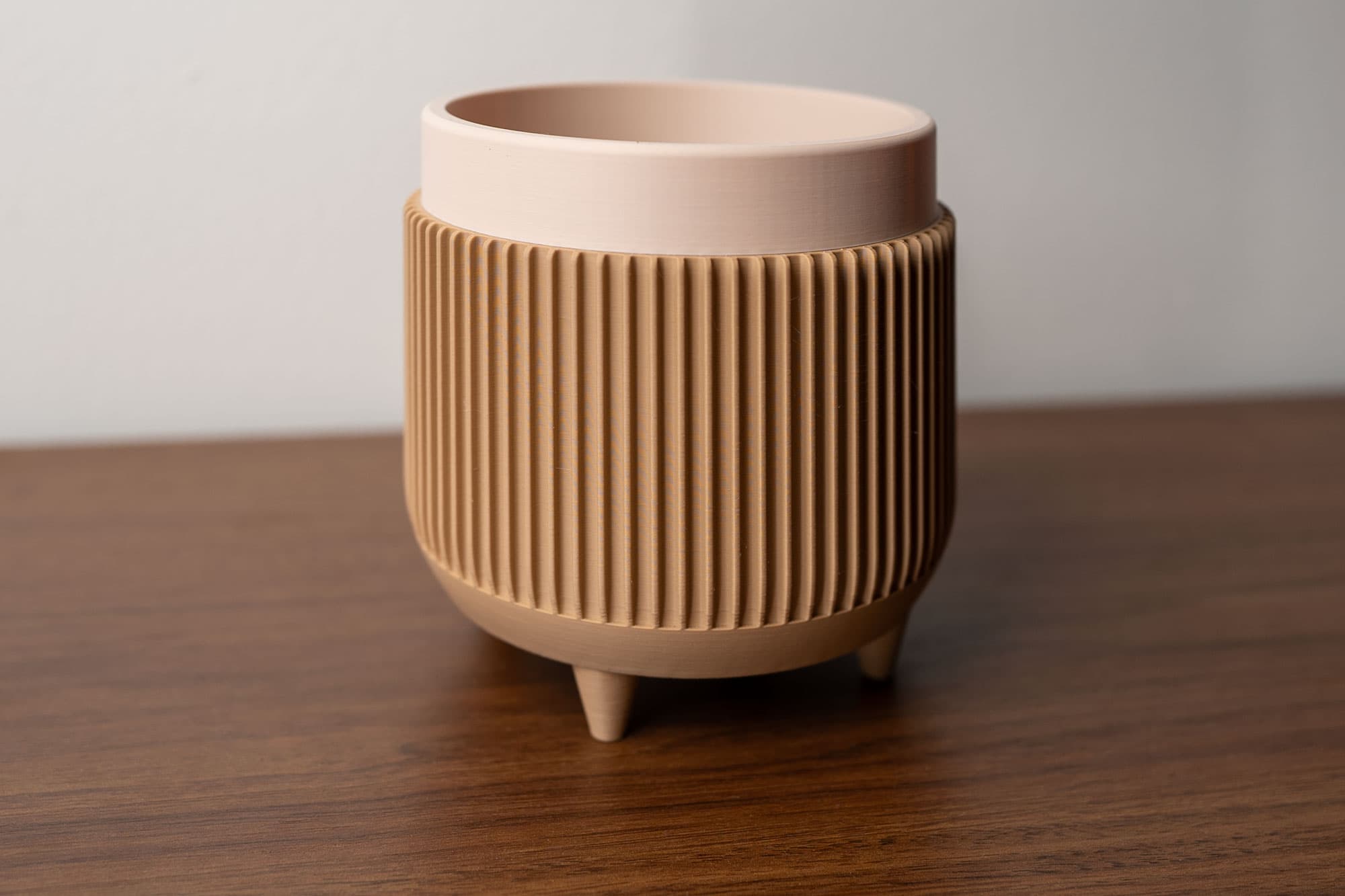 Planter with Legs — The Ellwood